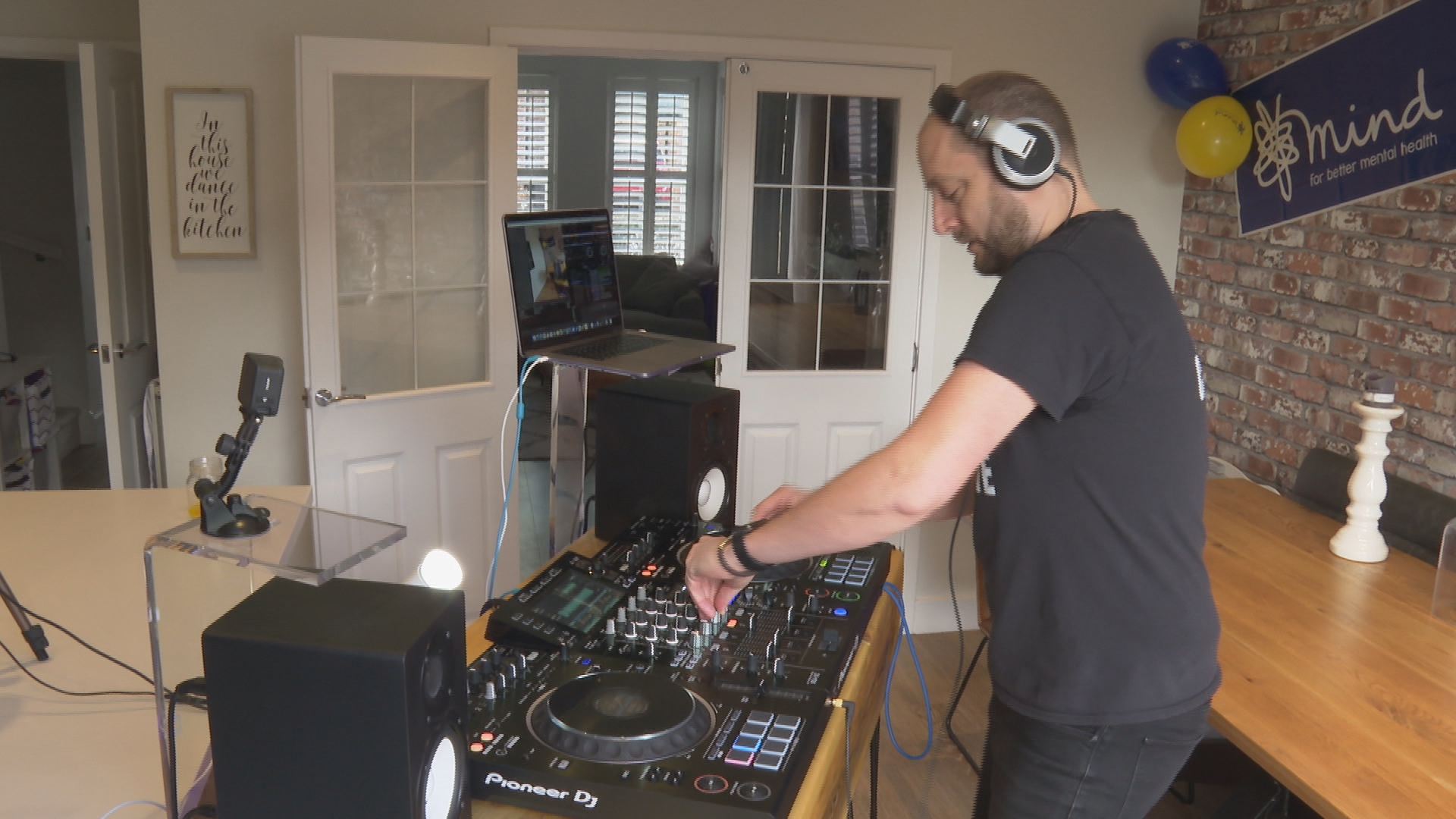 Dj Raises 25 000 For Charity During 40 Hour Set From His Kitchen Itv News Meridian