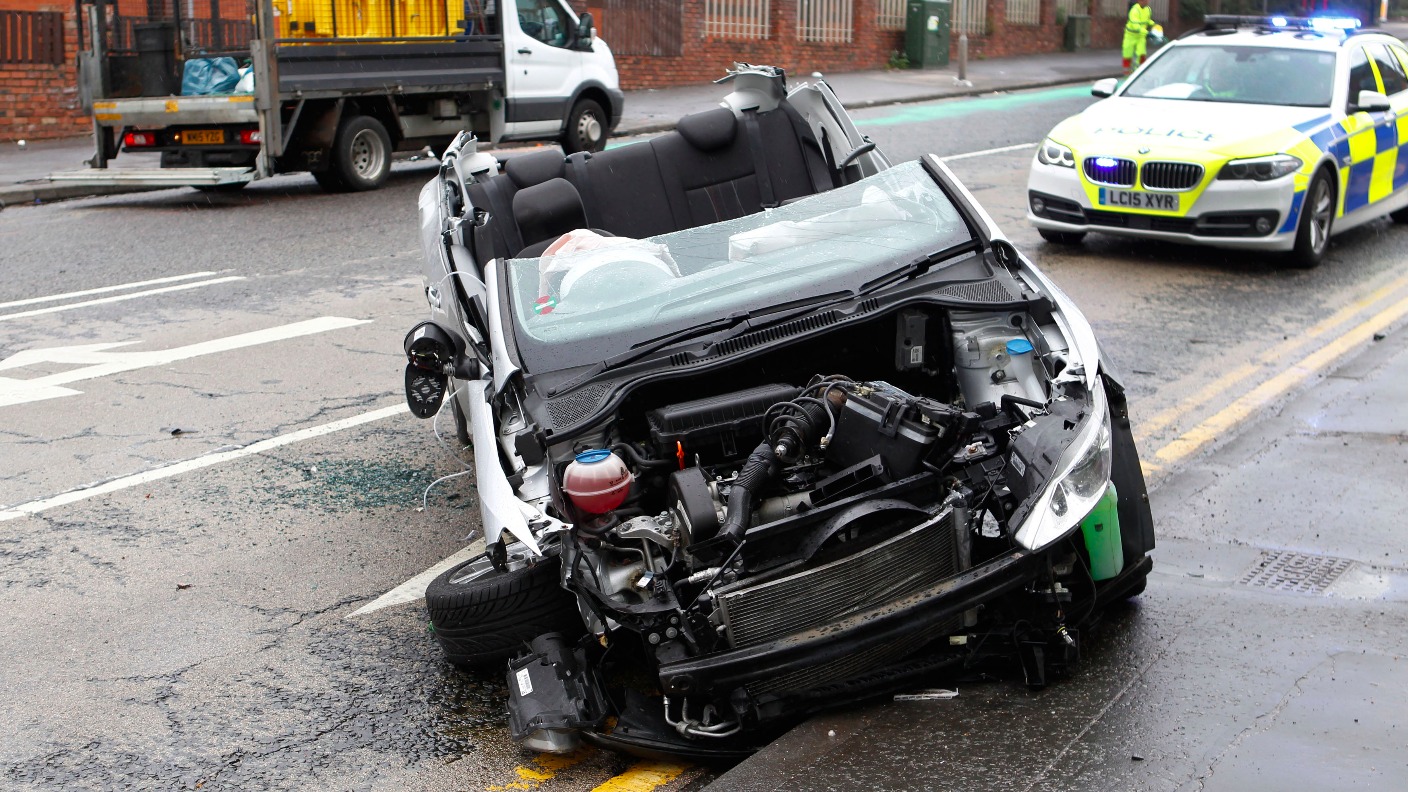 Drivers Miraculously Escape Car Crash Uninjured Itv News Granada