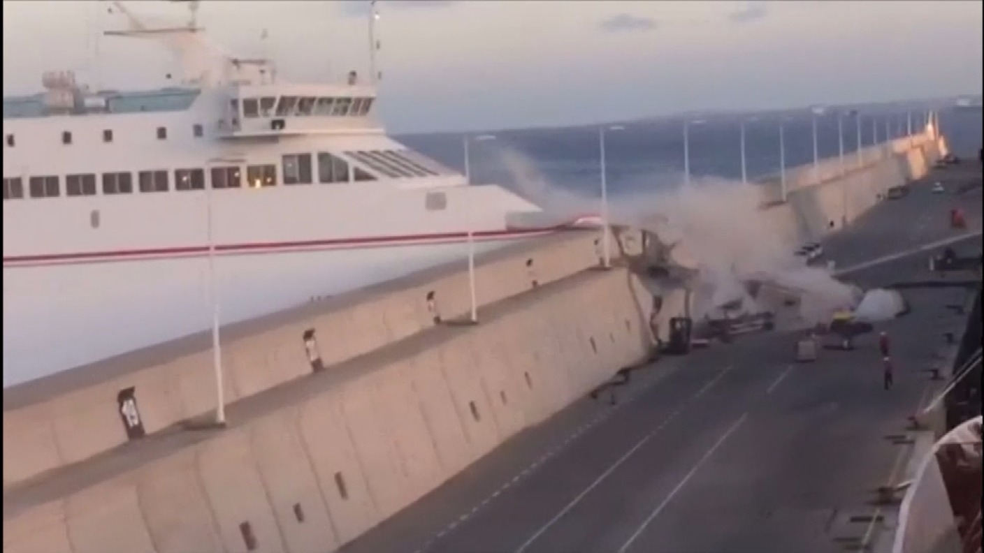 столкновение паромов испании киев правда. затонувшие паромы. столкновение паромов испании. столкновение парома и wilson. нью йоркский паром врезался.