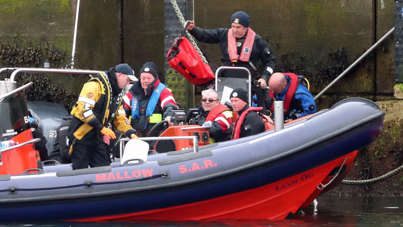 Divers join search for bodies after Irish Coast Guard helicopter crash ITV News