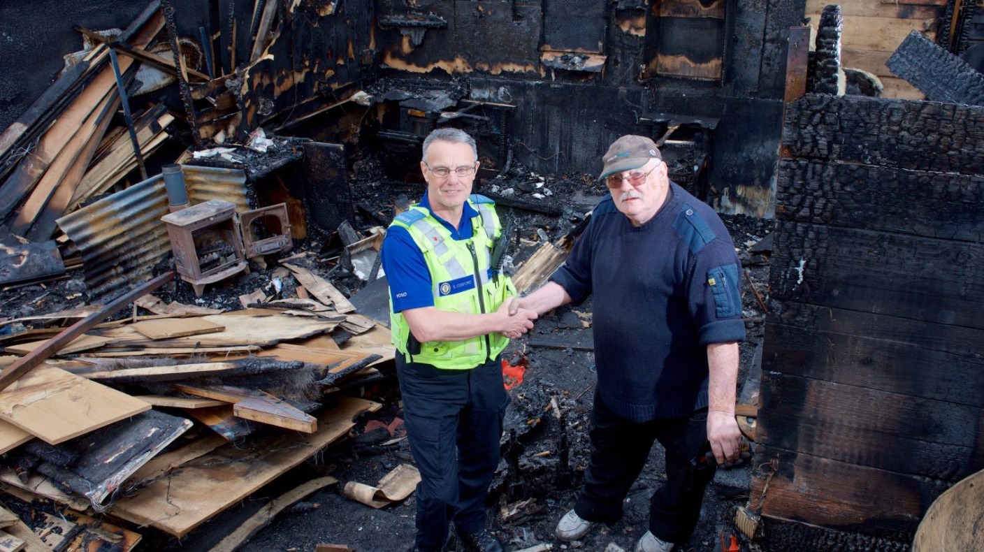 Man rescued from a burning building is reunited with police officers ...