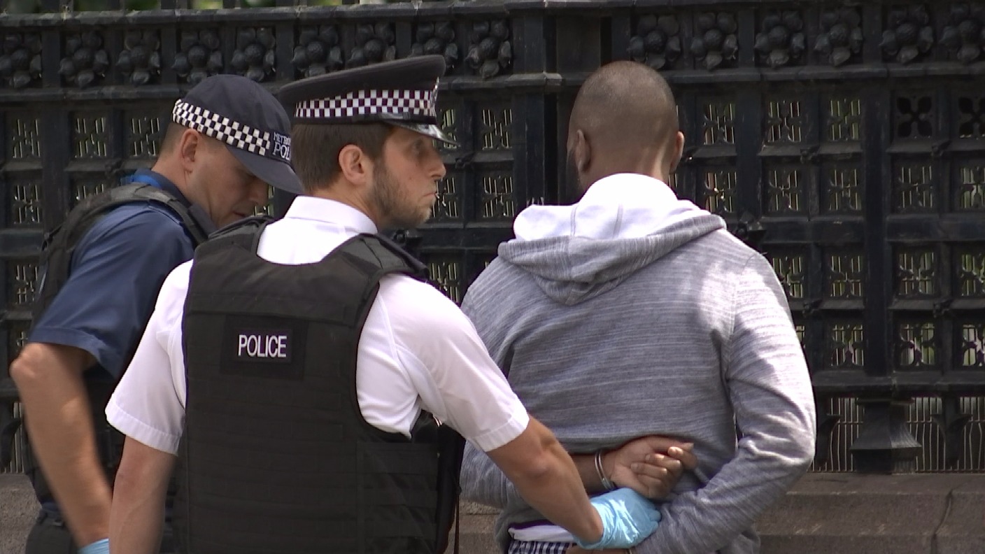 Man tasered after 'reaching for knife' outside Palace of Westminster ...