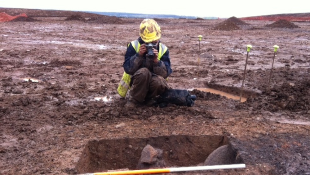 archaeologists-unearth-human-remains-itv-news-central