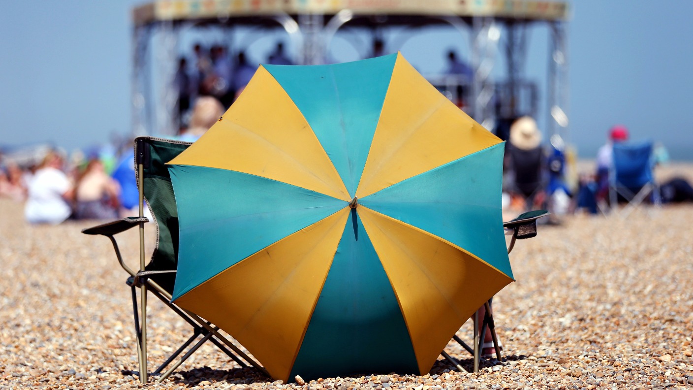 Britain Basks In Mini Heatwave As Temperatures Soar To Over 30c On Hottest Day Of The Year Itv 2009