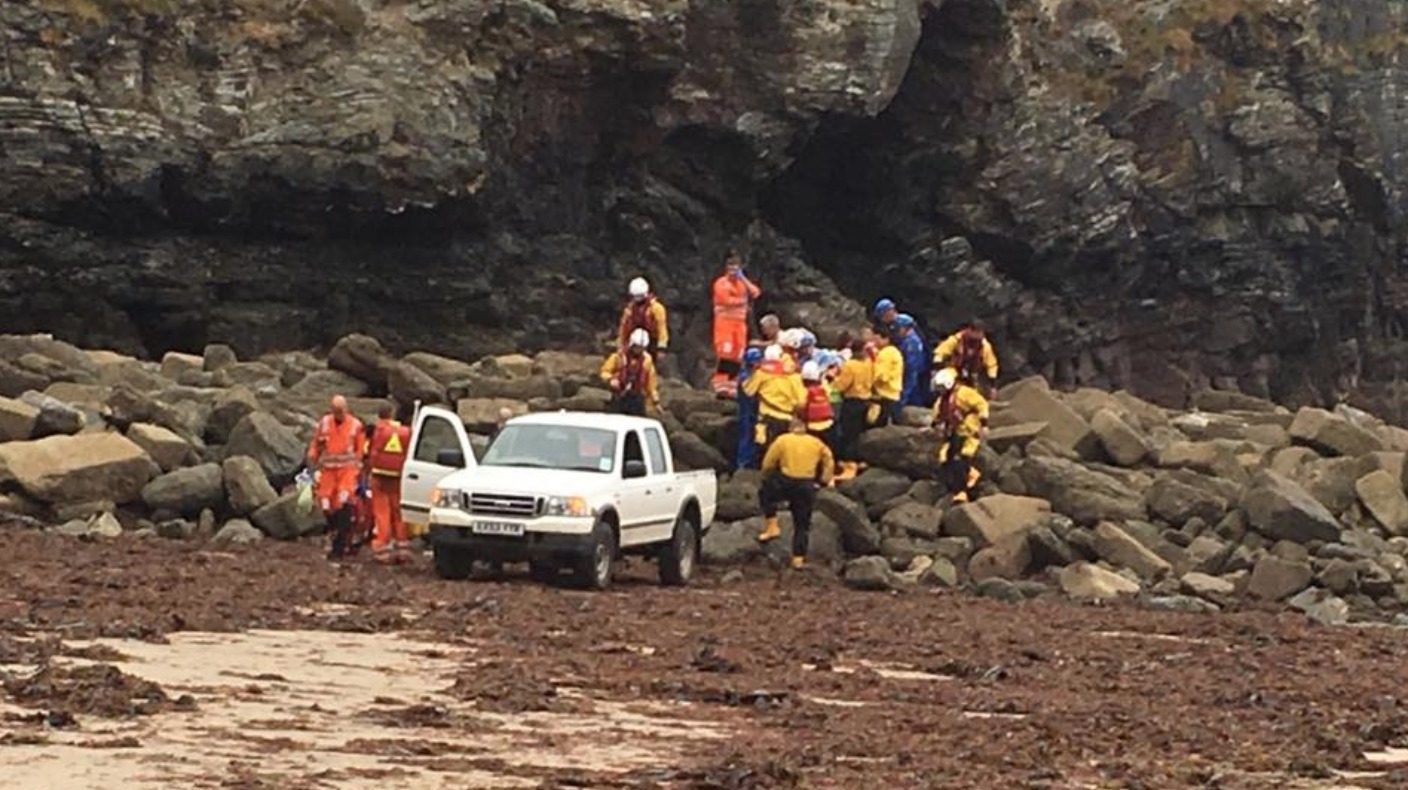 Coastguard rescues casualty who falls 15ft from cliff into narrow cave ...