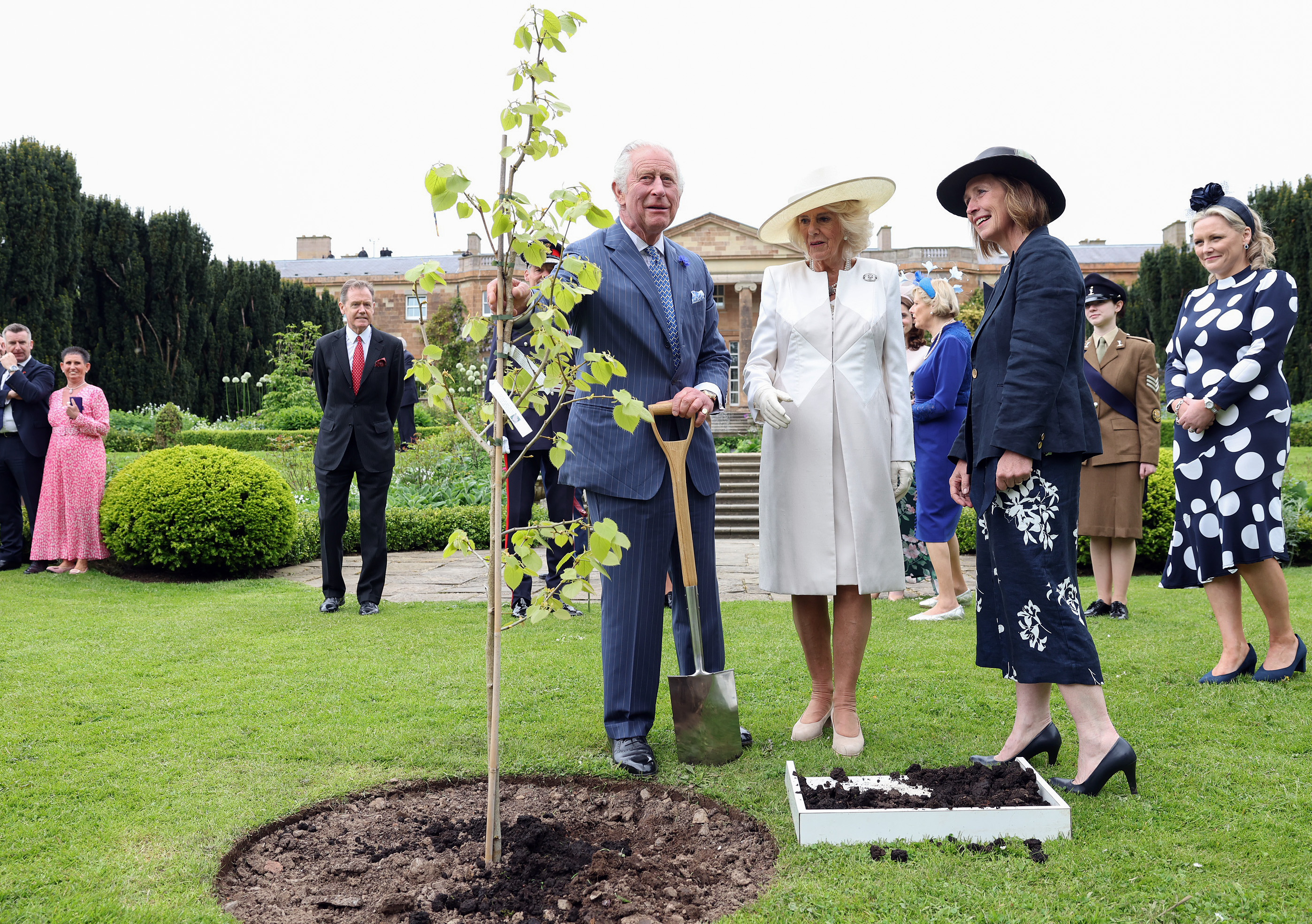 In Pictures: Day One Of King And Queen In Northern Ireland During First ...