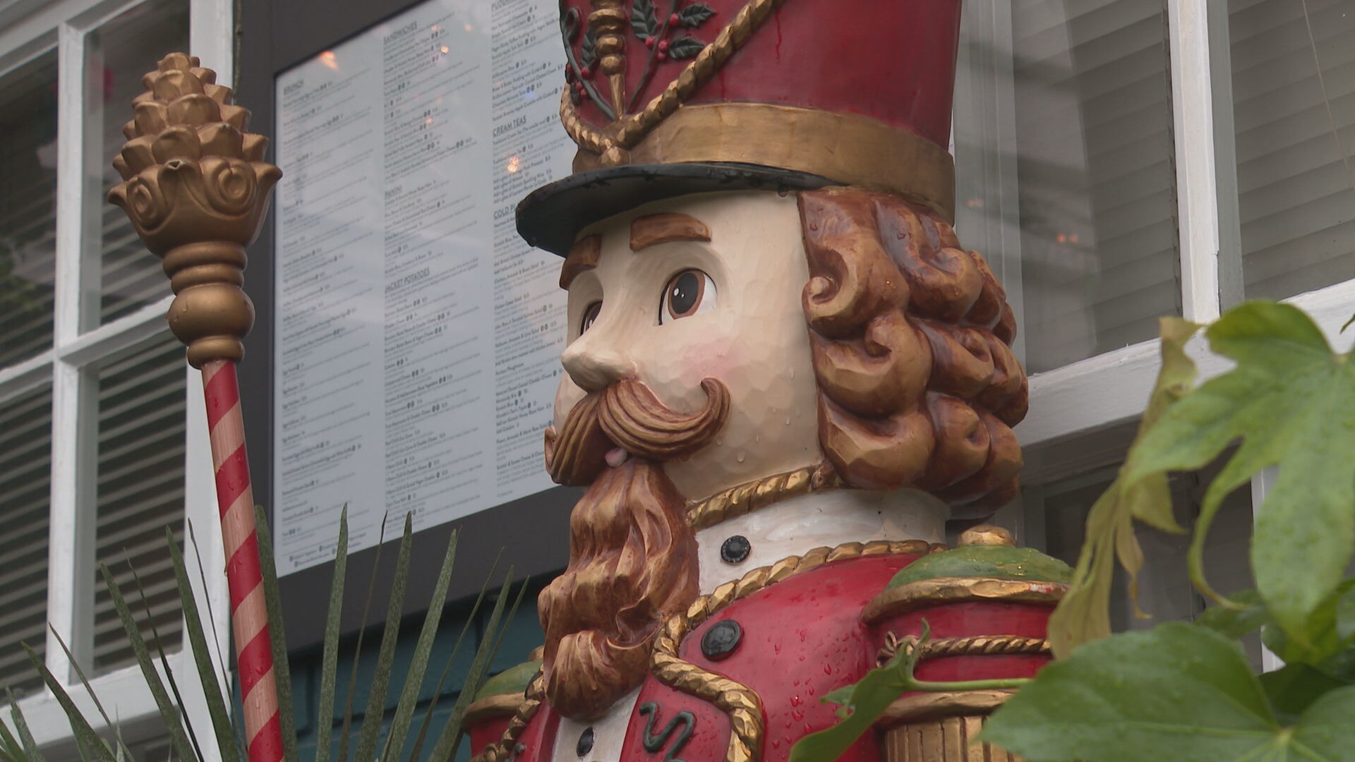Footage captures moment 6ft Christmas Nutcracker is stolen from Kent