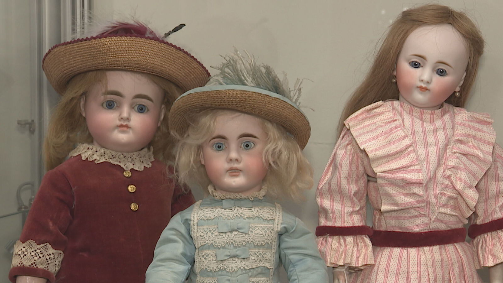 One of the largest collections of dolls ever seen could fetch £500,000 at  Berkshire auction