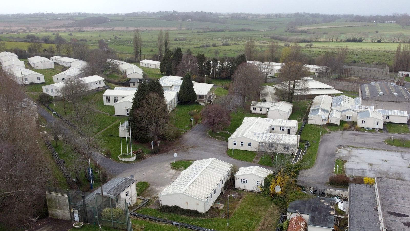 Home Office ‘cut corners’ and 'wasted' £15m on asbestos-riddled migrant ...