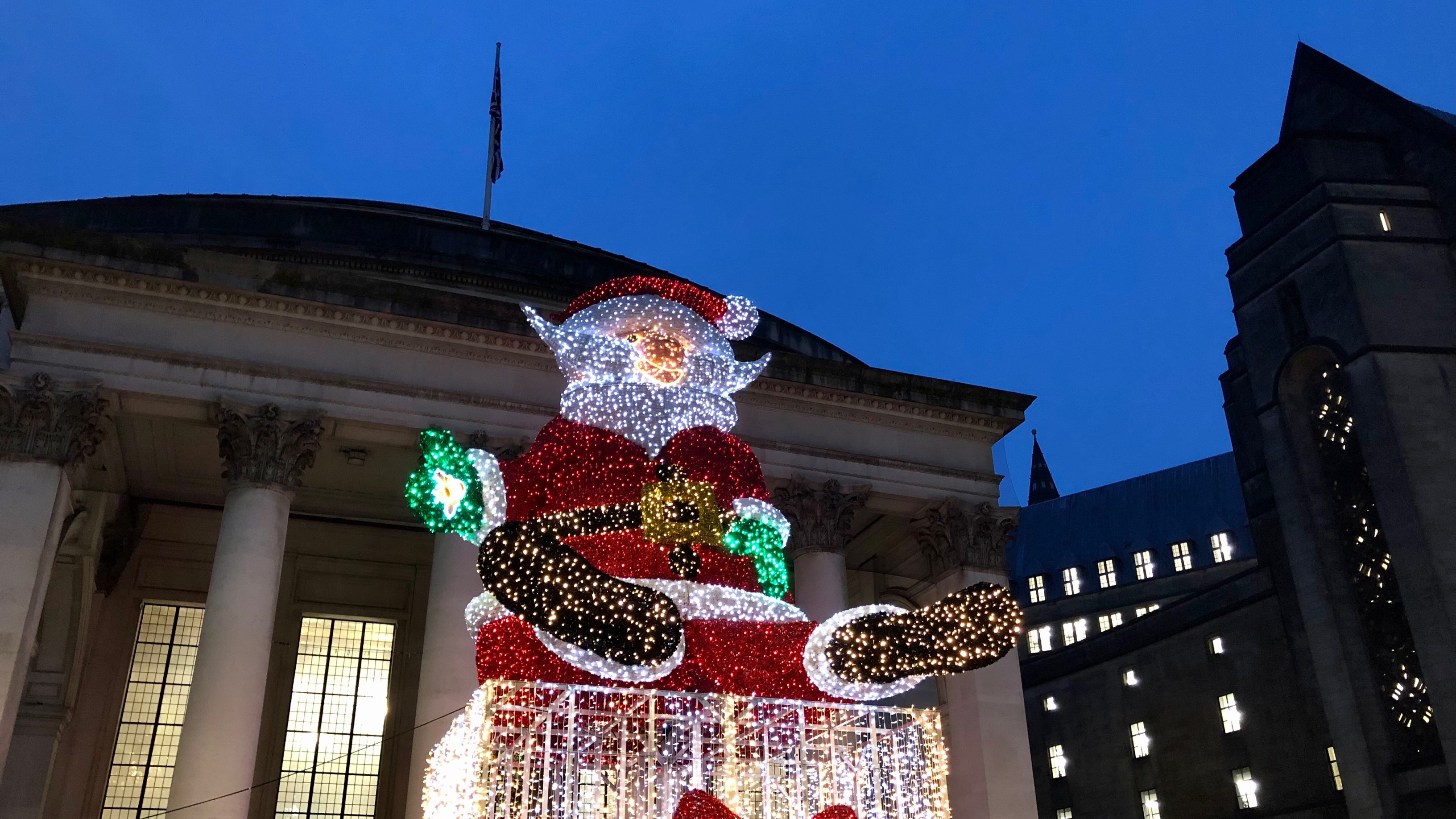 manchester-s-giant-santa-returns-to-city-centre-for-festive-light-trail