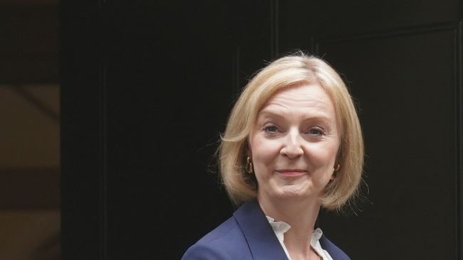 Prime Minister Liz Truss departs 10 Downing Street, Westminster, London, to attend her first Prime Minister's Questions at the Houses of Parliament. Picture date: Wednesday September 7, 2022.
