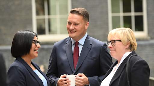 Wes Streeting apologises for joke about prisoner releases caught on microphone