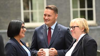 Wes Streeting apologises for joke about prisoner releases caught on microphone