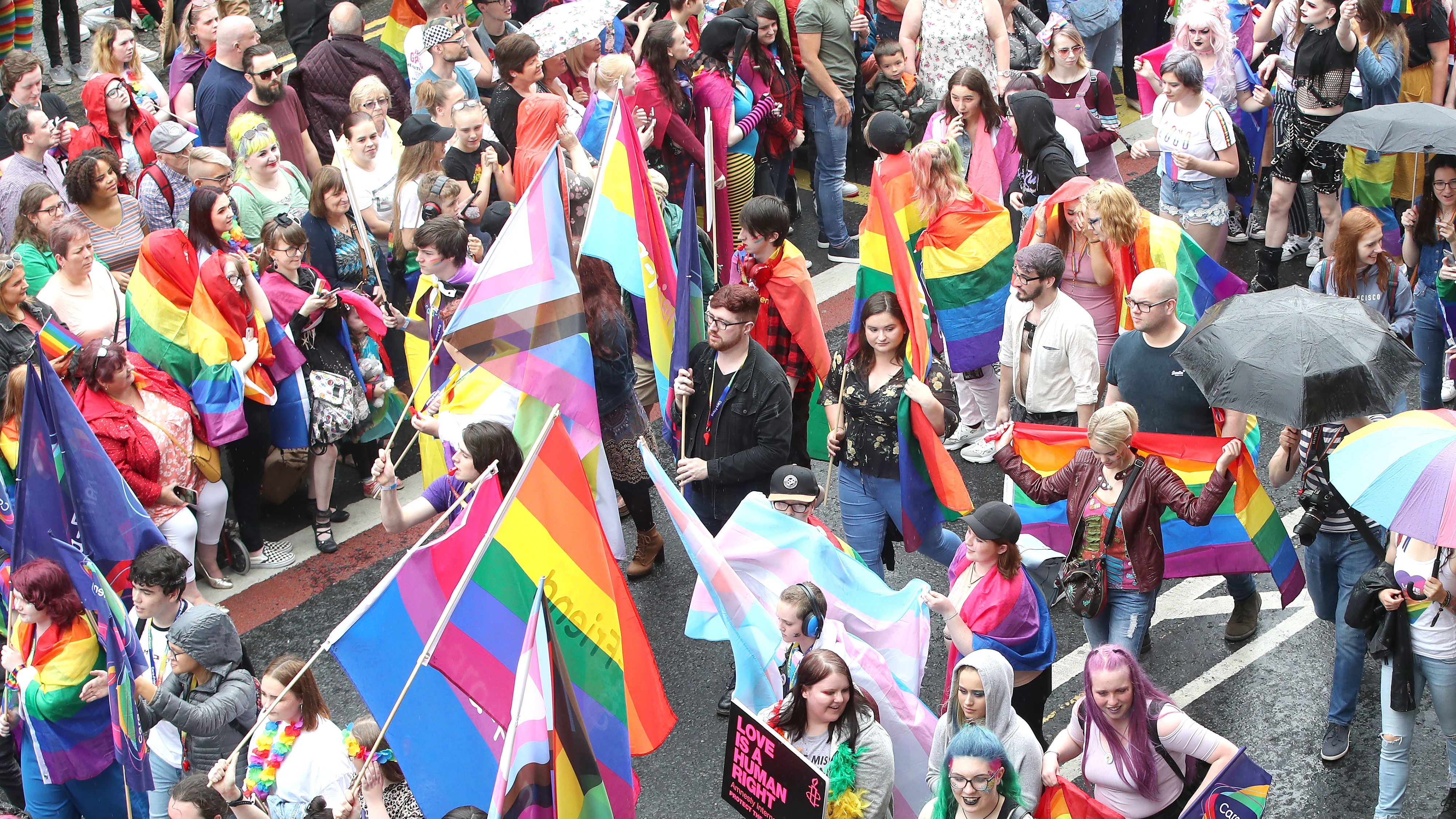 Belfast Pride: Officers told not to wear police uniforms - BBC News