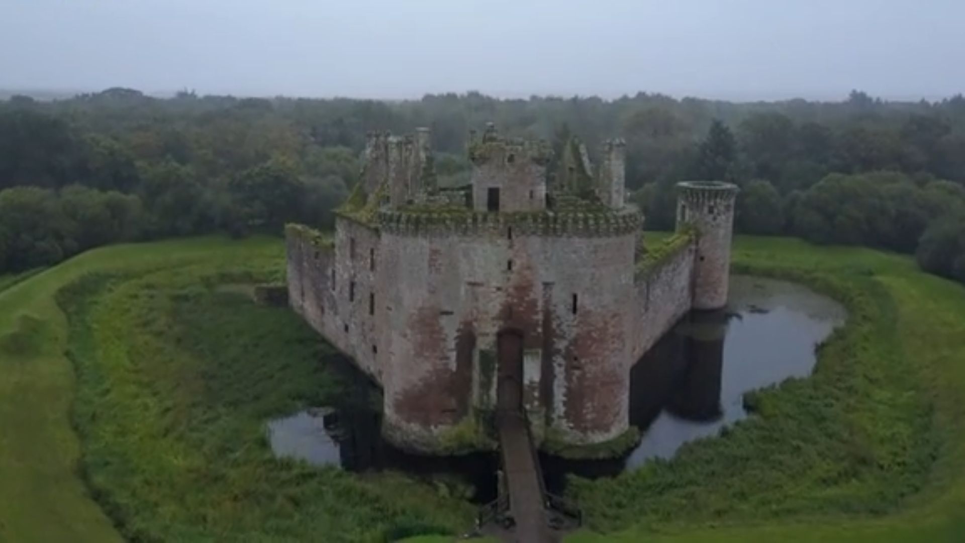 Caerlaverock hot sale castle lego