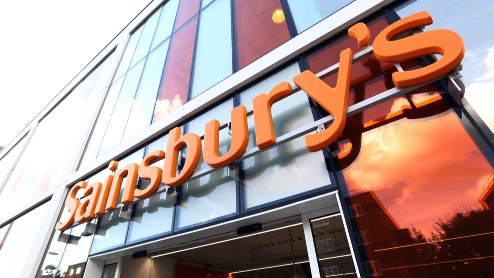 Sainsbury's to cut 3,000 jobs and close in-store cafes despite 'biggest ever' Christmas period | ITV News