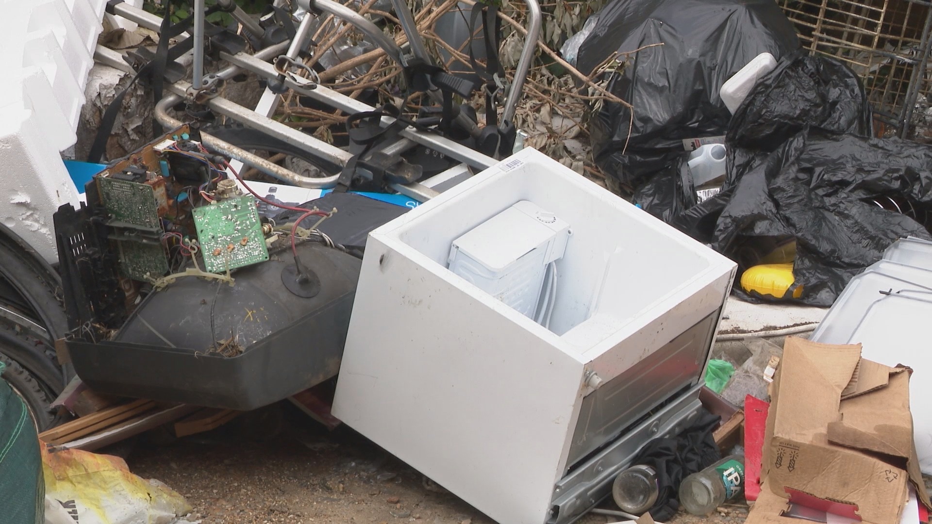 Fly Tipping Across South East Costing Councils Hundreds Of Thousands   Flytip 1 