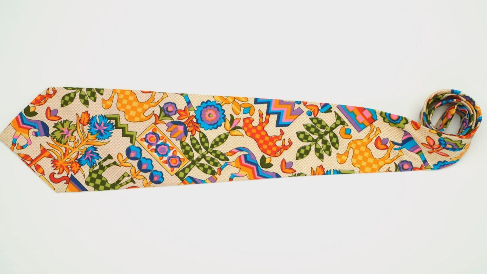 Rare tie bought for 99p in Southampton charity shop goes on display in London fashion exhibition Rare tie bought for 99p in Southampton charity shop goes on display in London fashion exhibition