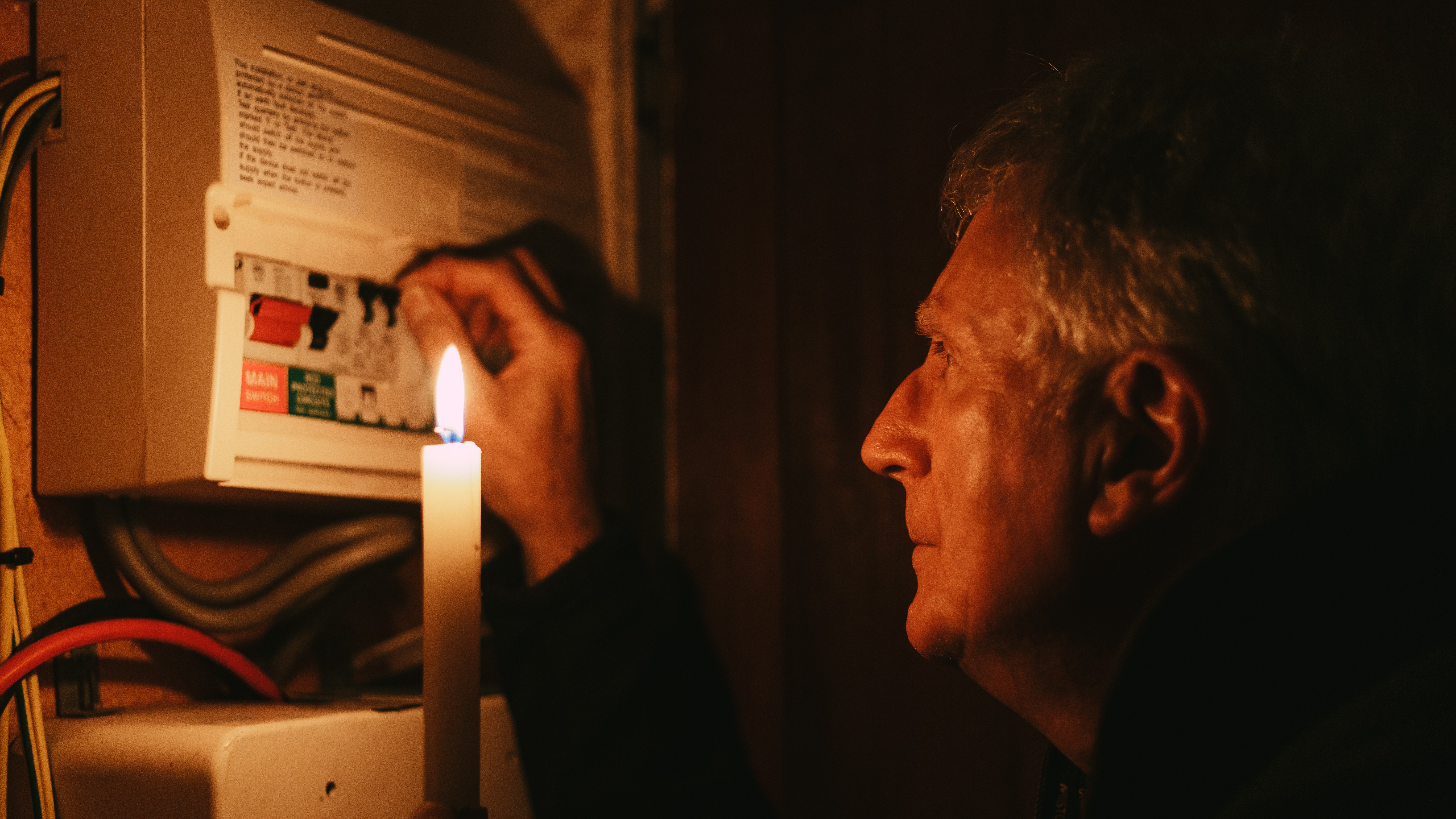 Pillowcases to filter water and no alcohol: Official advice if UK loses power