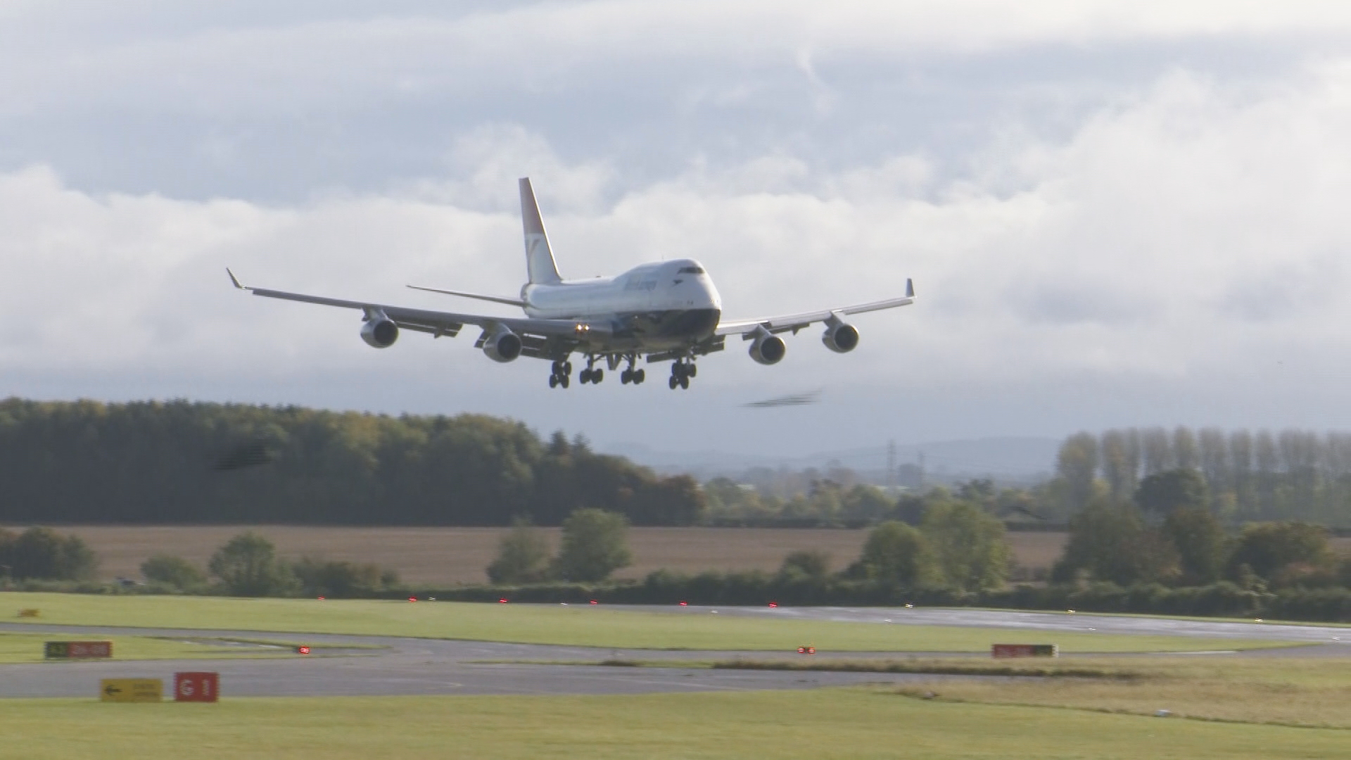 Queen Of The Skies Boeing 747 Makes Final Landing At Cotswold Airport