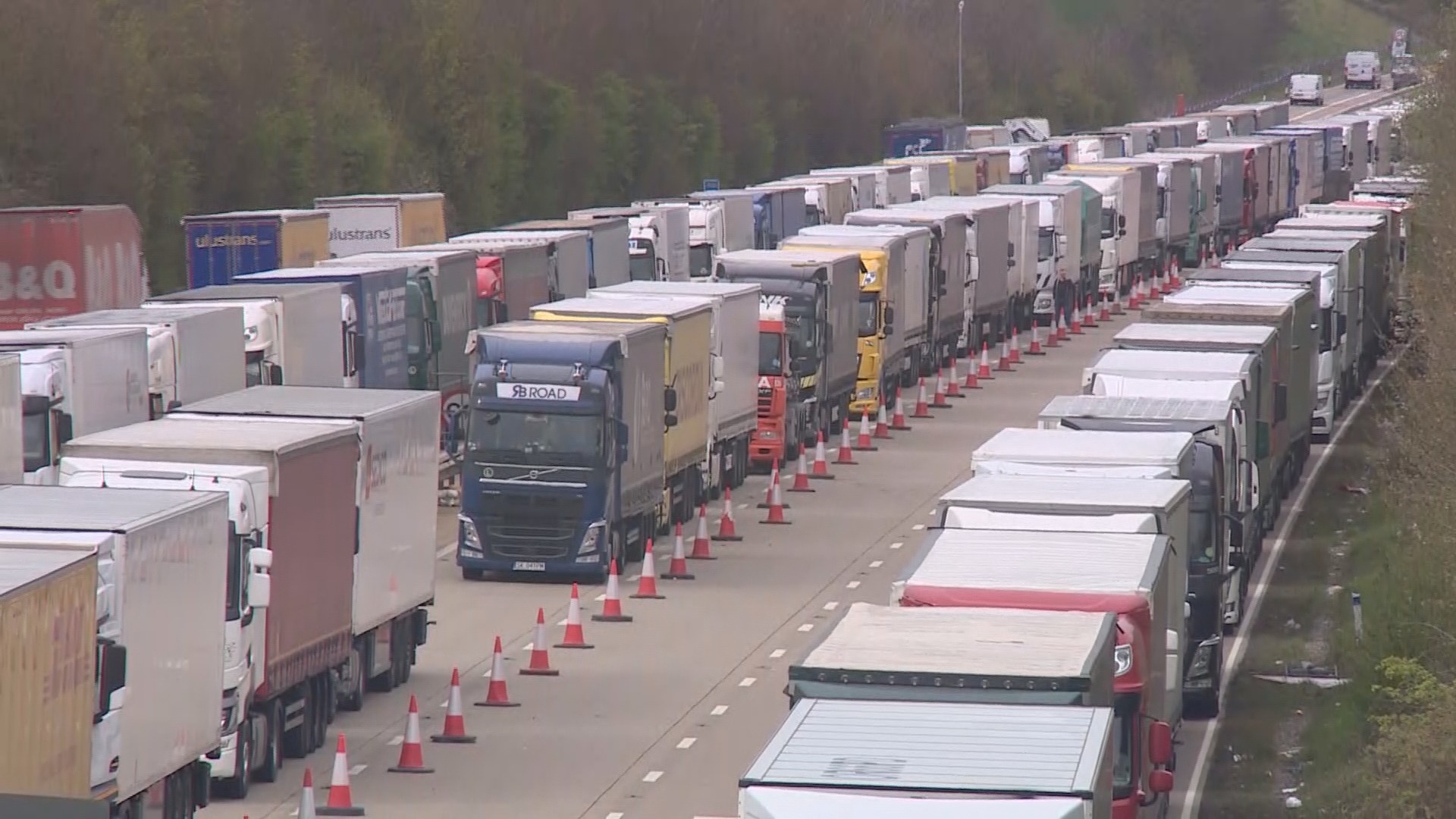 M20 traffic Why is 23 mile stretch of Kent motorway closed and