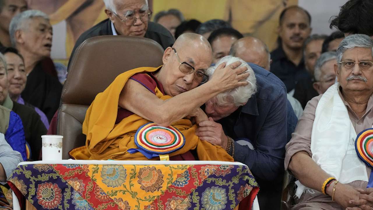 Dalai Lama feiert 90. Geburtstag - und hofft, 130 Jahre alt zu werden