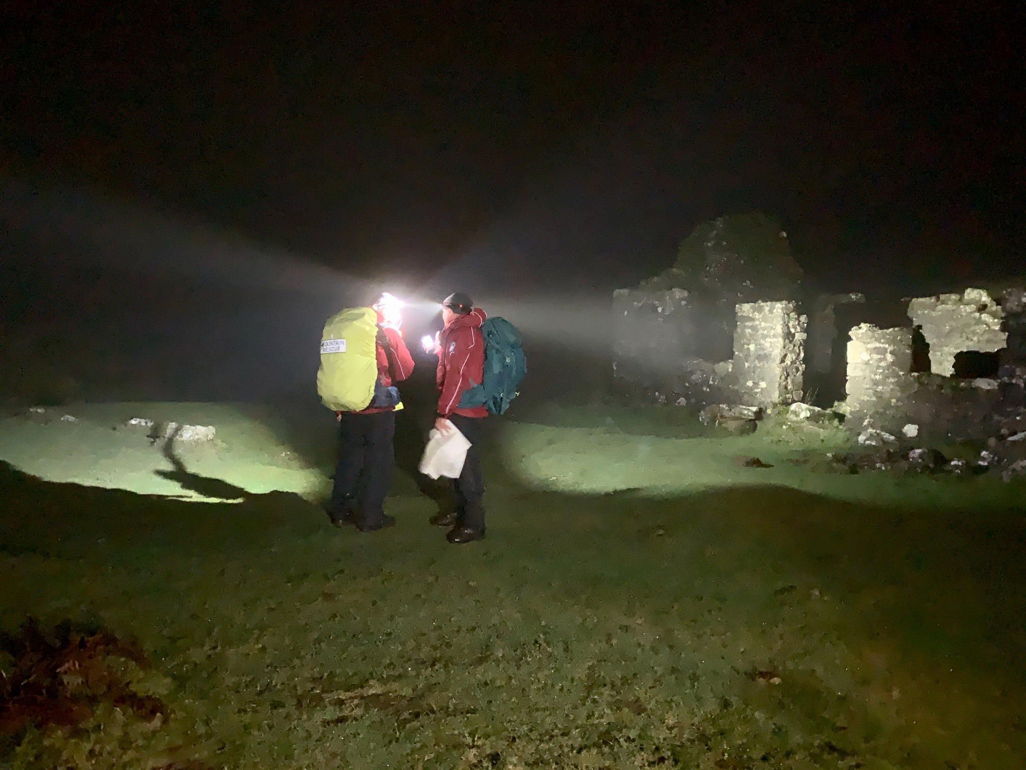 Dramatic Rescue! Powerboat Lost In Treacherous Fog - do9yoy5