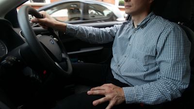 A driver pictured behind the wheel not wearing a seatbelt.