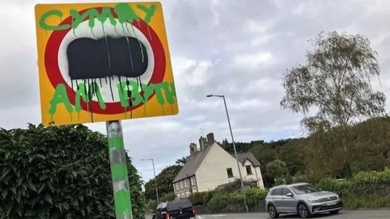 Conwy: 20mph sign repeatedly vandalised in Llanrhos | ITV News Wales