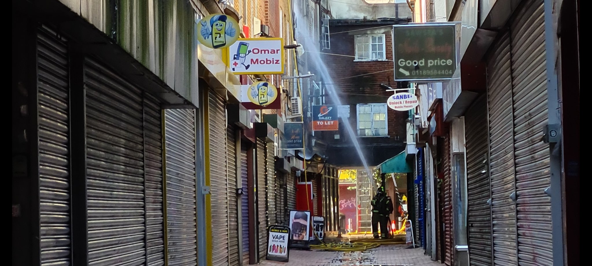 Fire closes busy street in Reading town centre ITV News Meridian