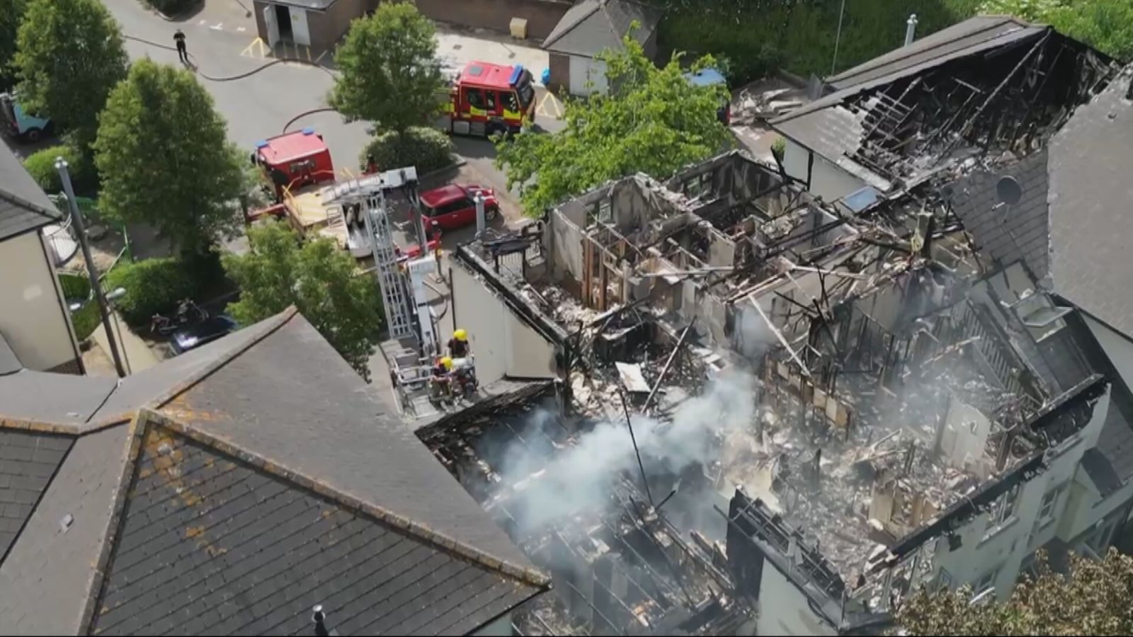 Residents 'devastated' as major fire destroys 19 flats in Andover town ...