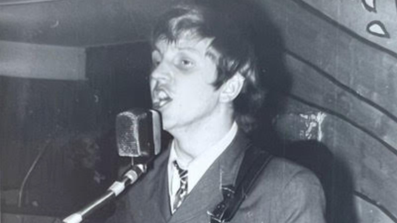 Shel Macrae, lead singer and rhythm guitarist for The Fortunes, dies at ...