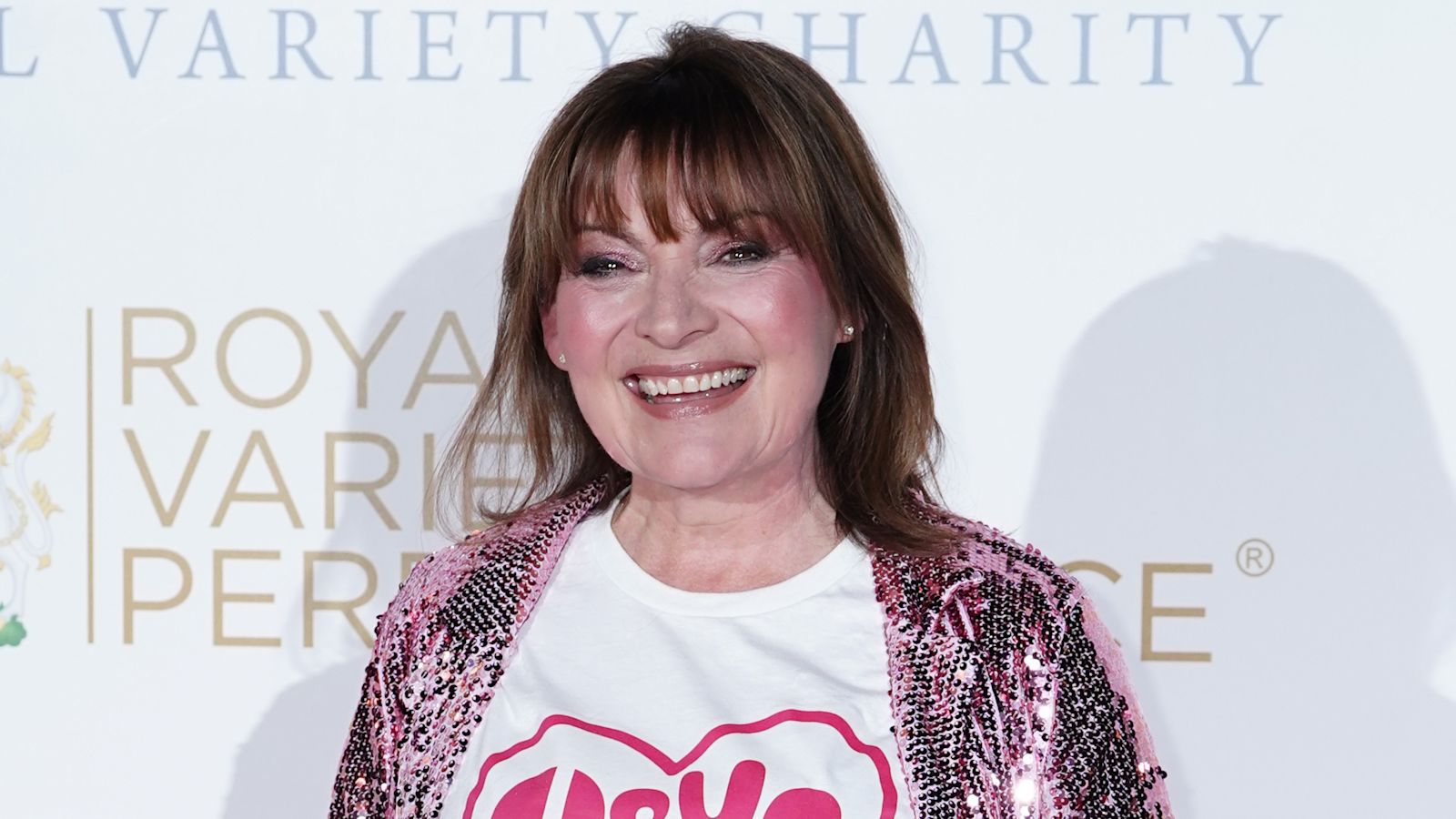 Lorraine Kelly to have ovaries removed through keyhole surgery