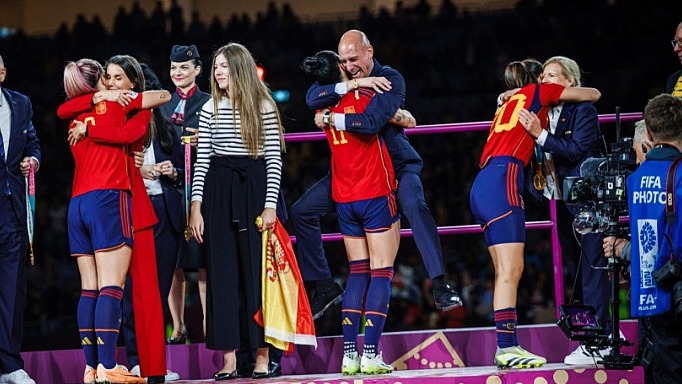 Spanish FA president Luis Rubiales apologises for kissing Jennifer Hermoso  on World Cup final trophy podium, Football News