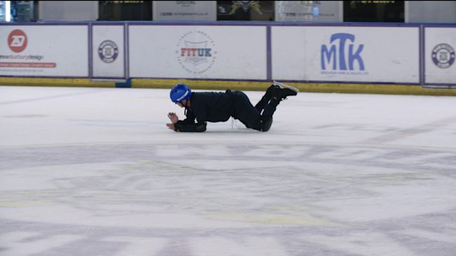 Happy Mondays Bez is like 'bambi' on ice