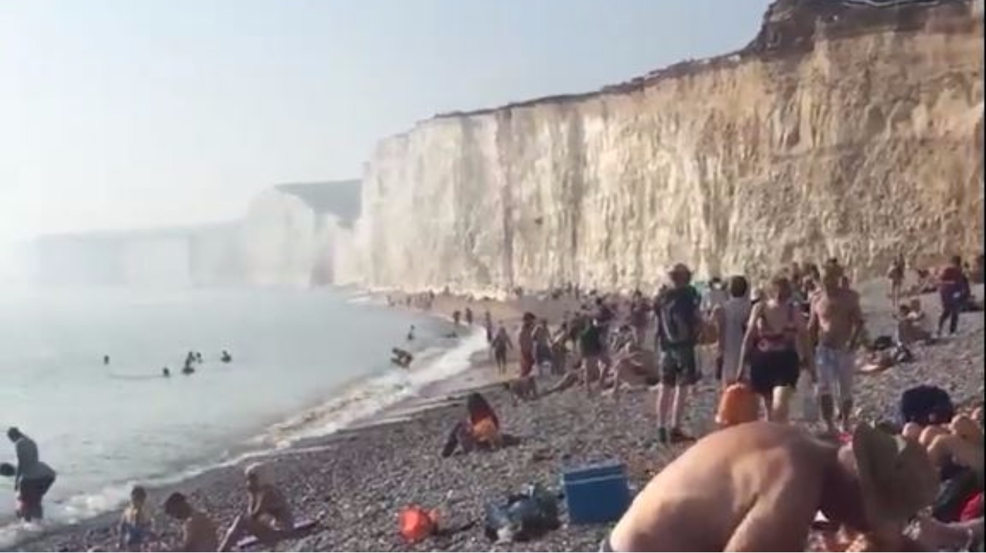 Жизнь на юге англии новое видео. Мыс бичи хед в облаках.