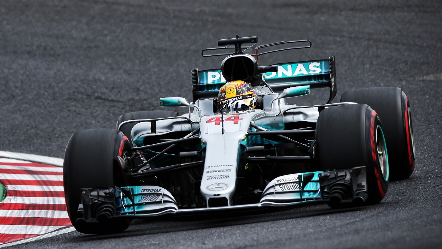 Japanese Gp Lewis Hamilton Smashes Lap Record As He Takes Pole Position At Suzuka Itv News 