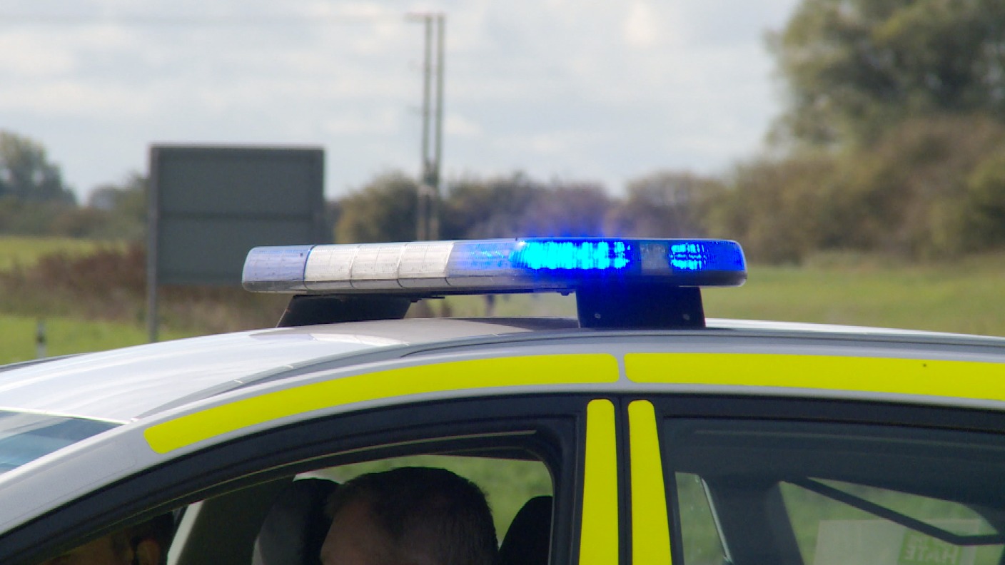 Elderly couple conned out of £21,000 by fake policeman | ITV News Anglia