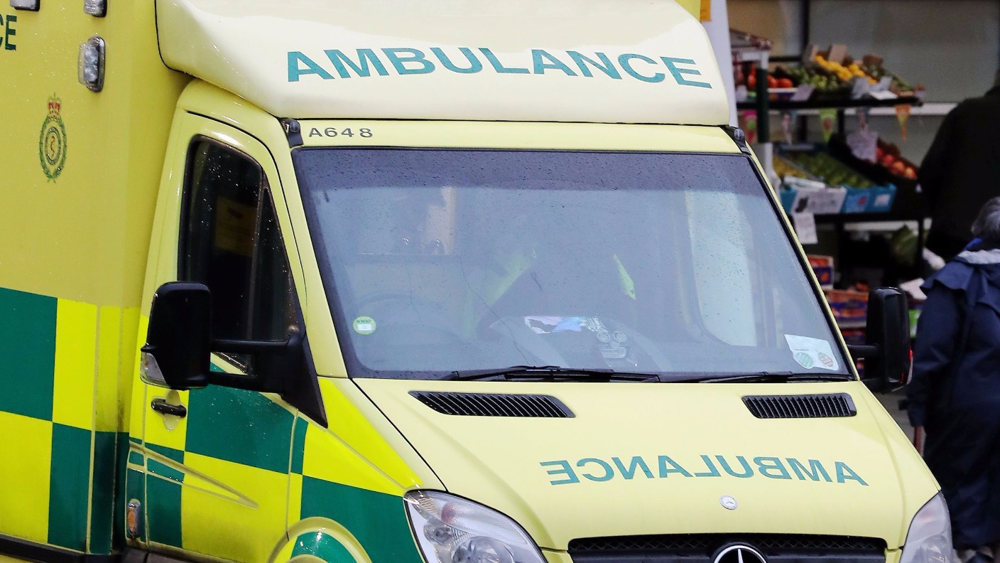 Ambulance workers call for tougher sentences for attacks on emergency