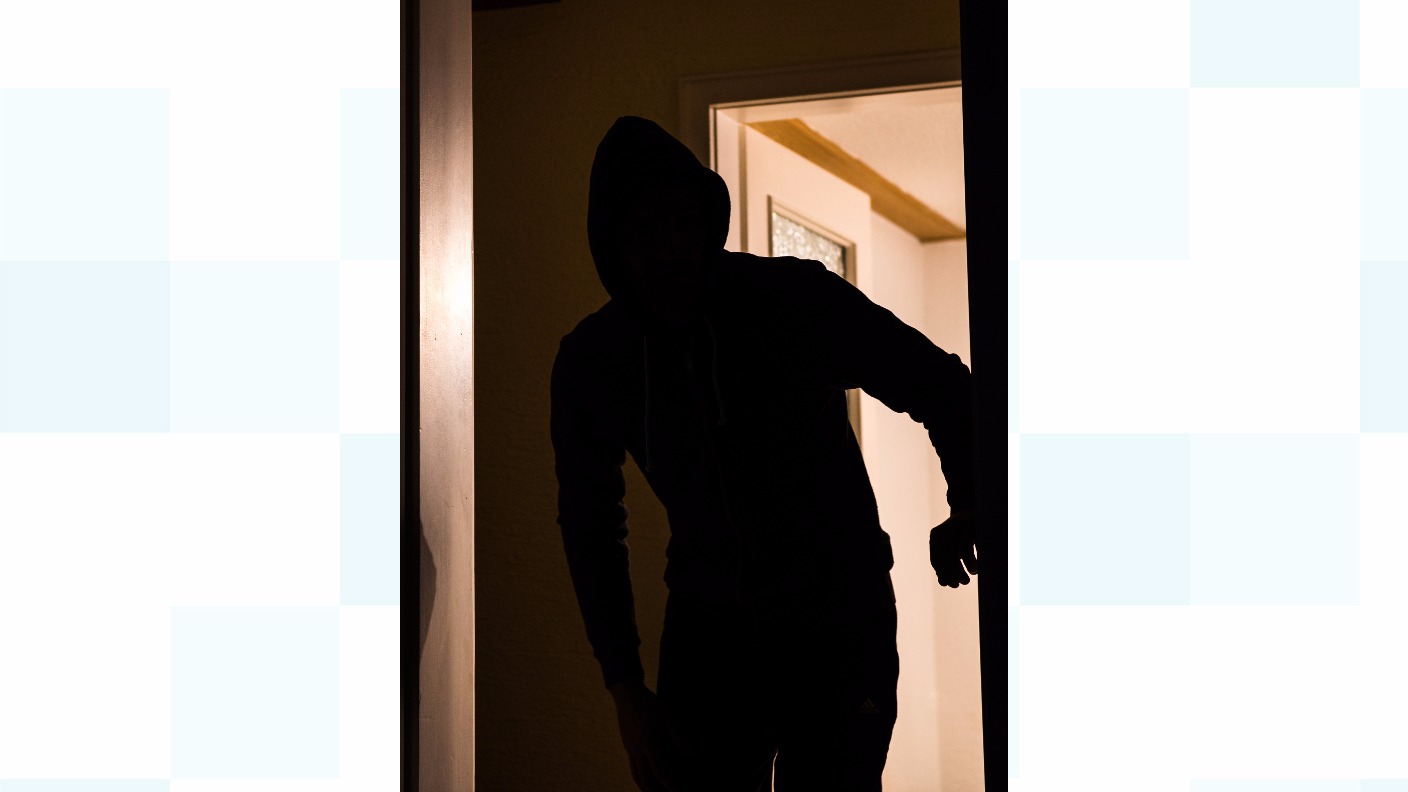 man-tied-up-and-burgled-in-his-own-home-itv-news-central