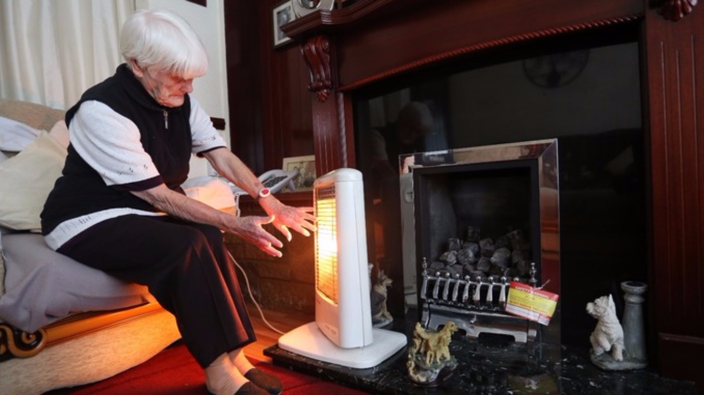 Pensioners in Guernsey can now apply for help heating their homes this