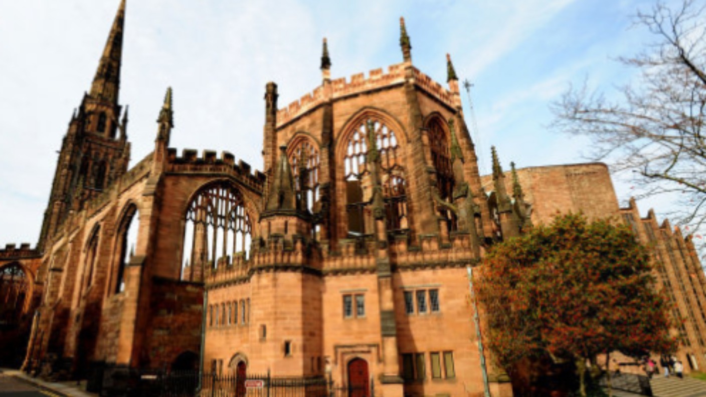 Hundreds mourn death of Coventry's oldest funeral director ITV News
