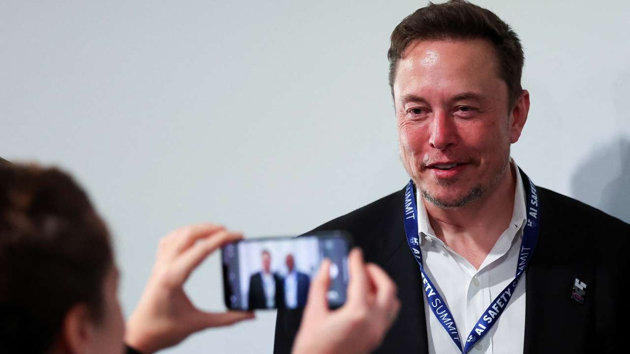 Elon Musk warns world to 'prepare for the worst' on AI at UK summit