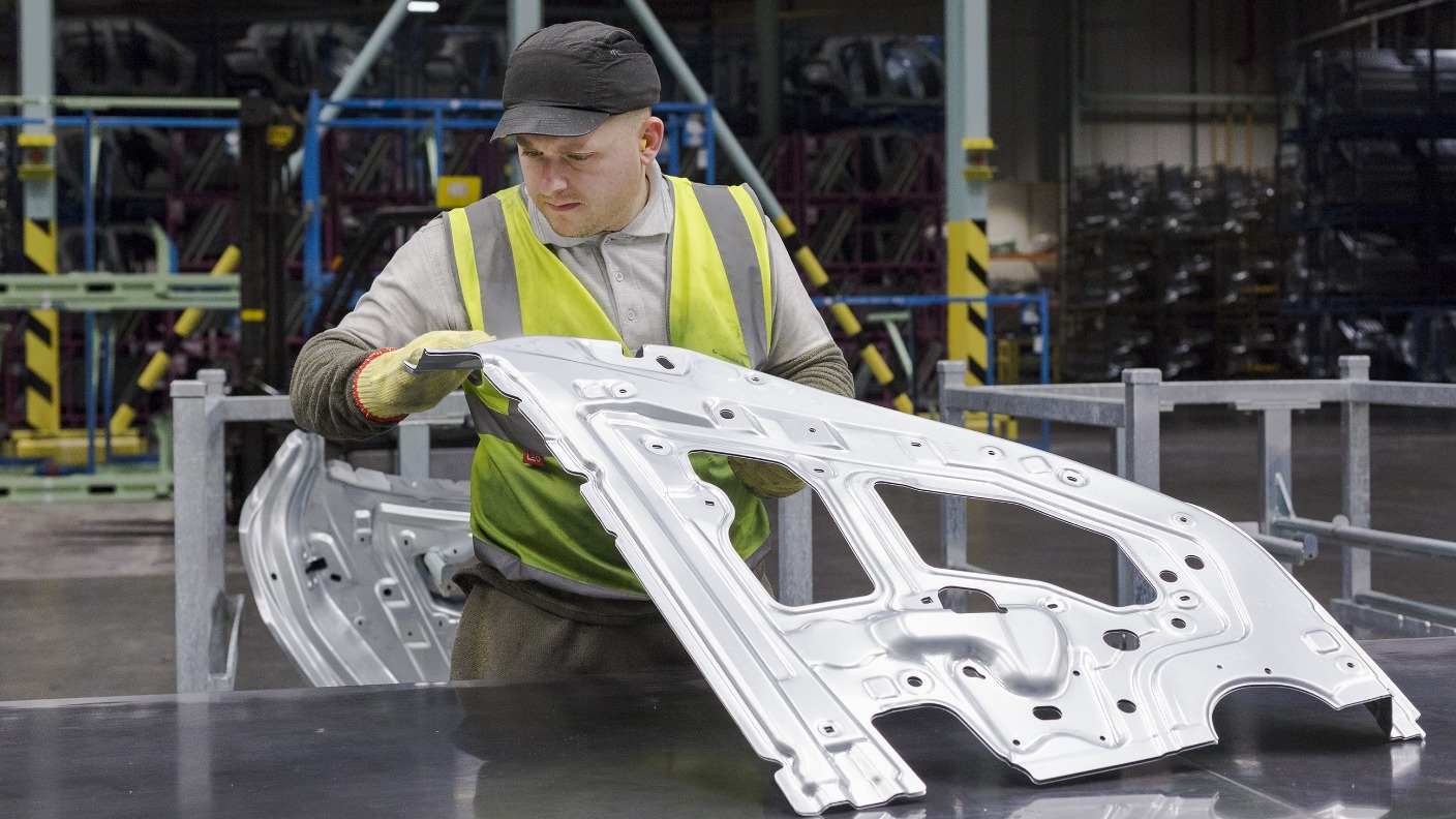 New Nissan LEAF hits Sunderland plant | ITV News Tyne Tees