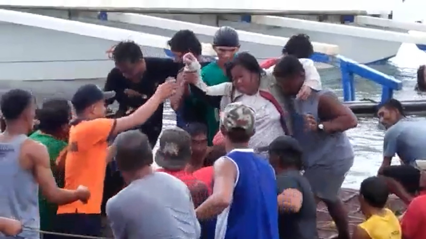 Rescue efforts under way after Philippine ferry carrying 251 people ...