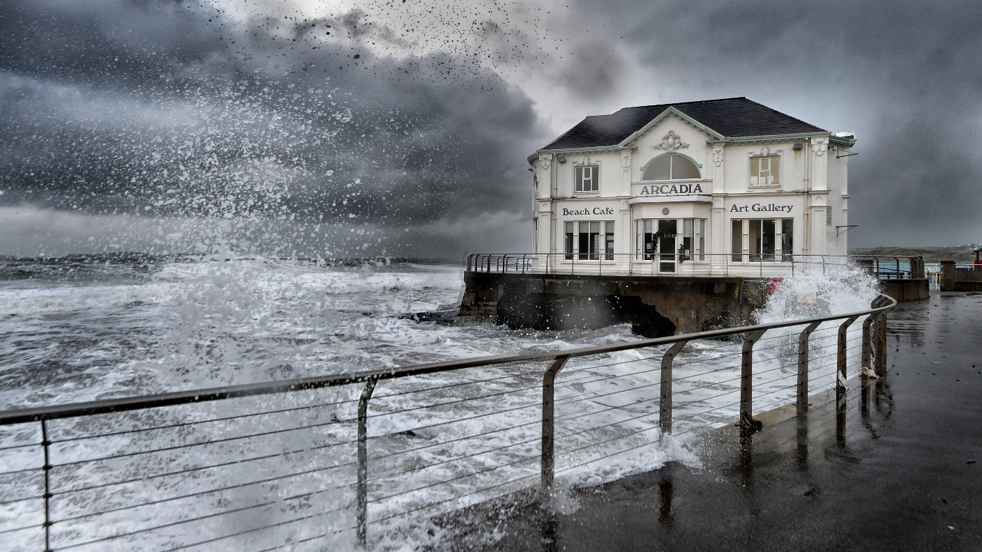 NI braced for Storm Dylan over New Year | UTV | ITV News