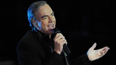 Neil Diamond retires from touring after Parkinson's diagnosis | ITV News