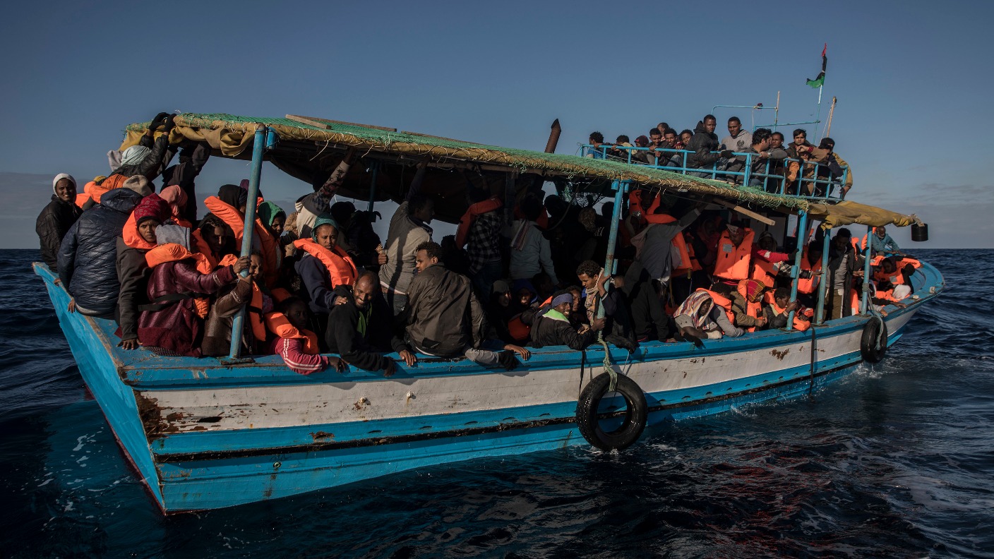 At least 90 migrants feared dead after boat capsizes off Libya | ITV News