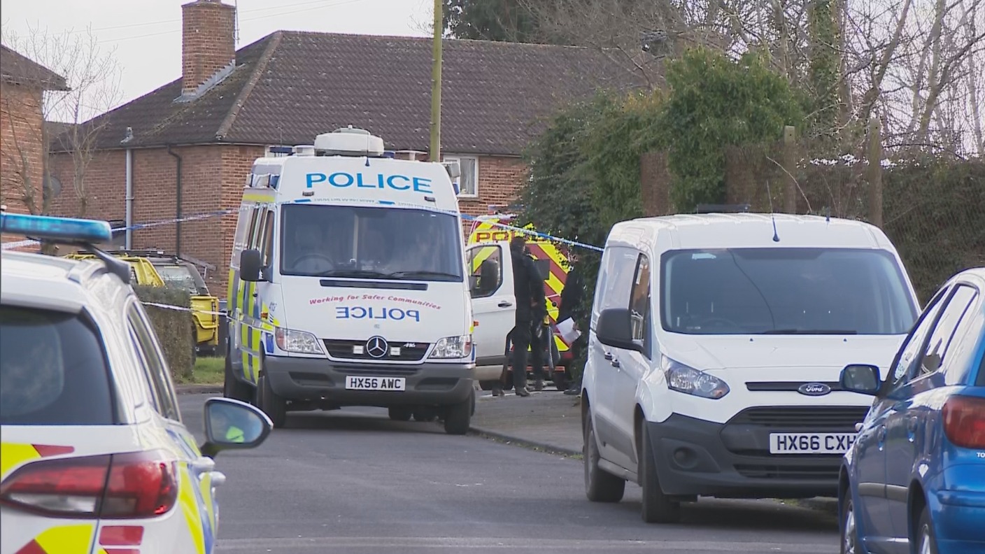 Murder Investigation After Body Found In Basingstoke Park Itv News Meridian 3592