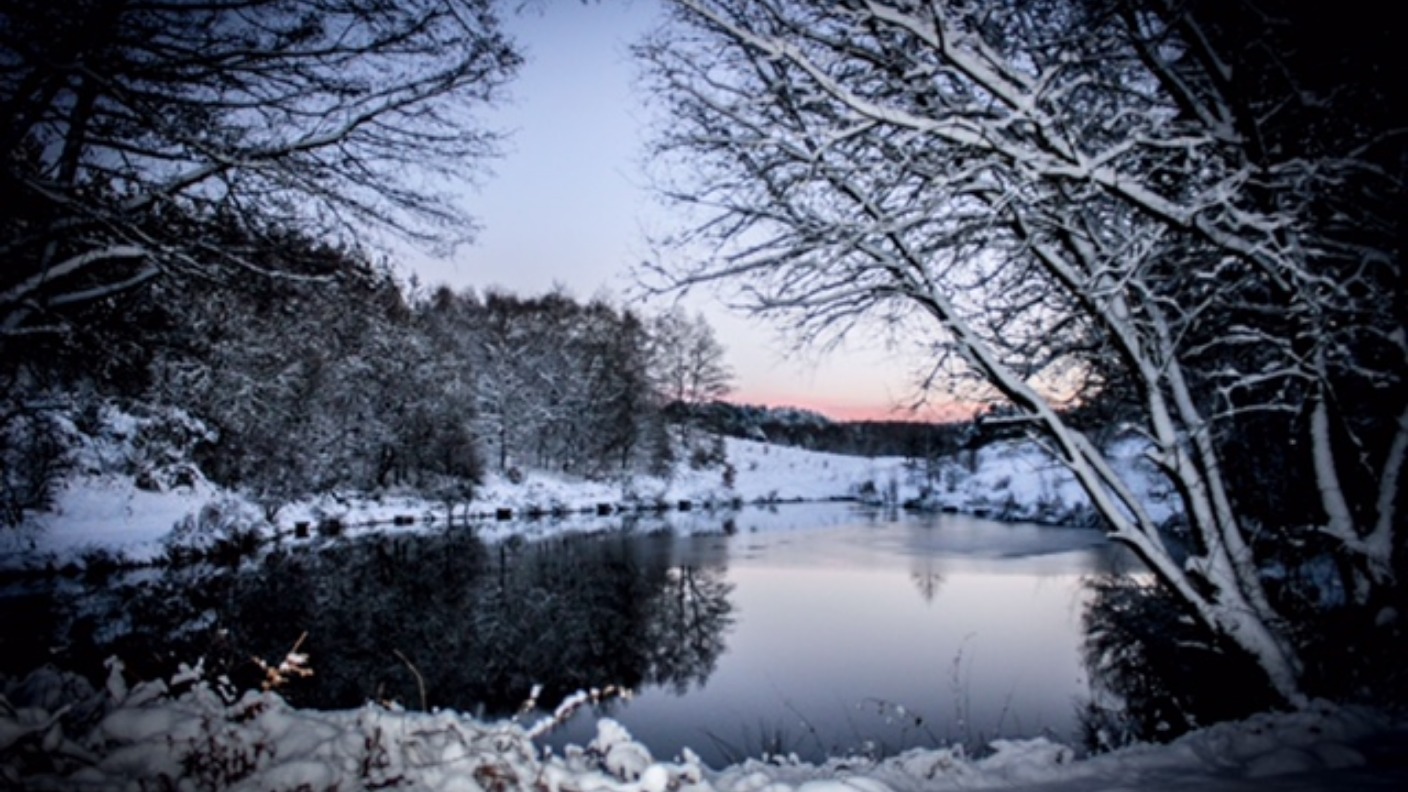 East Midlands Weather: Very cold with snow showers | ITV News Central